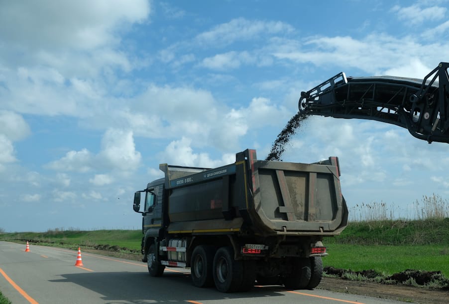 В Астраханской области продолжается ремонт трассы Маячное – Житное – Краса